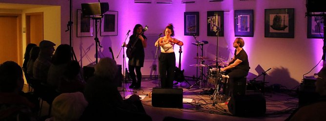 Robin Damm und Band in der Kreissparkasse Nordhausen (Foto: Angelo Glashagel)