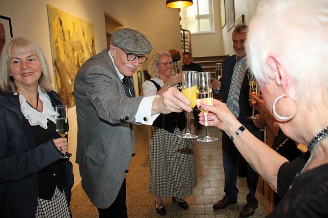 Dem Meister ein Ständchen gebracht (Foto: Karl-Heinz Herrmann) Dem Meister ein Ständchen gebracht (Foto: Karl-Heinz Herrmann)
