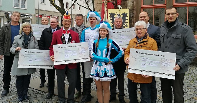 Stadtwerke-Gruppe &uuml;bergibt Spenden (Foto: Marco Bachmann )