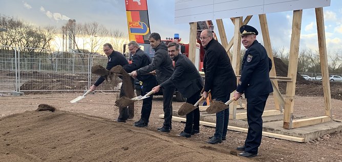 Spatenstich Feuerwehr (Foto: oas)