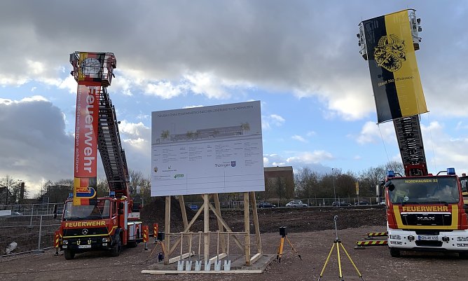 Spatenstrich Feuerwehr (Foto: oas)