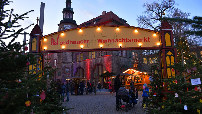 Es weihnachtet am Rathaus (Foto: Nicole Schulz)
