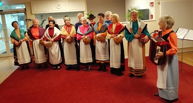 Trachtengruppe Neustadt (Foto: Danny Kais) Trachtengruppe Neustadt (Foto: Danny Kais)