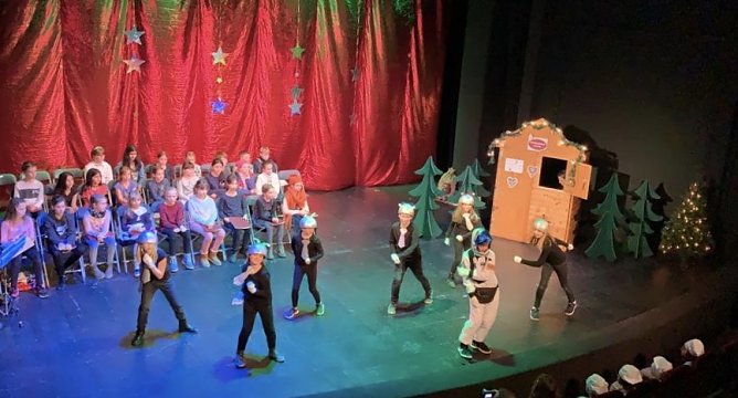 Weihnachtsprogramm (Foto: BBS) Weihnachtsprogramm (Foto: BBS)