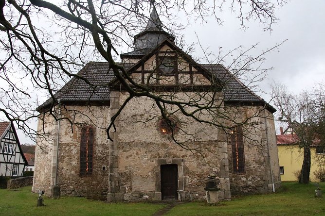 Das Gemäuer der alten Dorfkirche stammt noch aus dem 11. Jahrhundert (Foto: Angelo Glashagel) Das Gemäuer der alten Dorfkirche stammt noch aus dem 11. Jahrhundert (Foto: Angelo Glashagel)