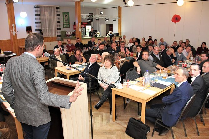Mike Mohring im Sachswerfer Handwagen vor den Mitgliedern des Kreisparteitags. (Foto: CDU Kreisverband Nordhausen)