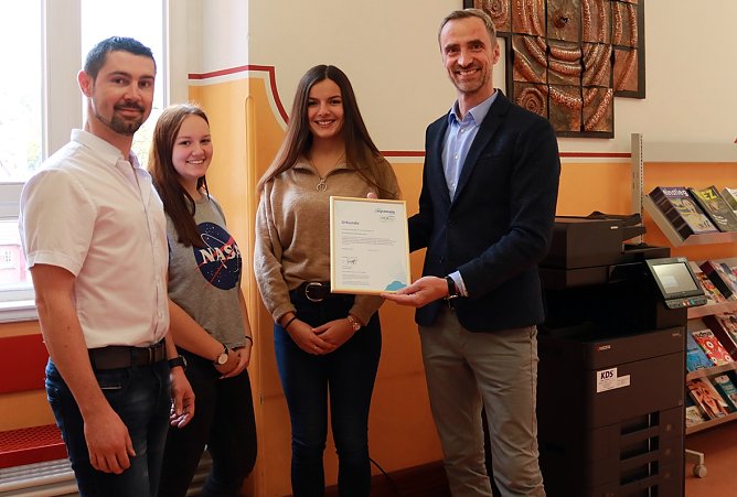 Landkreis erhält Klimaschutz-Zertifikat (Foto: Nicole Mattern) Landkreis erhält Klimaschutz-Zertifikat (Foto: Nicole Mattern)