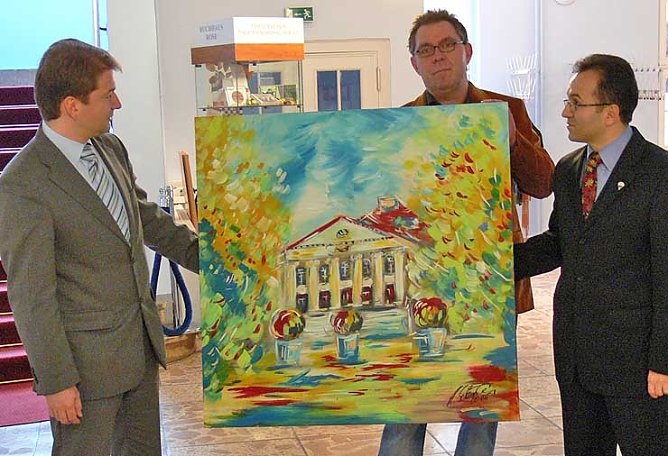 Intendant Lars Tietje, Grafikdesigner Axel Schumann und Remax-Chef Cengiz Şahin (Foto: Theater)