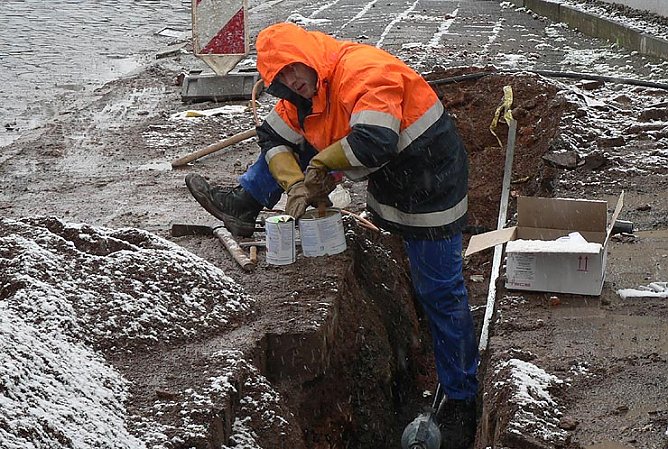 EVN-Mitarbeiter Frank Seidel bei der Störungsbeseitigung (Foto: evn) EVN-Mitarbeiter Frank Seidel bei der Störungsbeseitigung (Foto: evn)