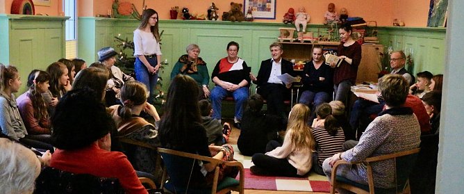 Geschichtenerz&auml;hler im Familienzentrum ausgezeichnet (Foto: Angelo Glashagel)