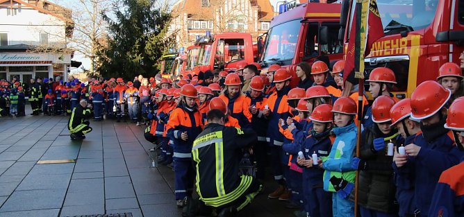 Friedenslicht übergeben (Foto: Angelo Glashagel) Friedenslicht übergeben (Foto: Angelo Glashagel)