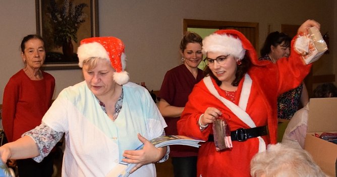 Weihnachtsfeier (Foto: DRK-Pflegeheim) Weihnachtsfeier (Foto: DRK-Pflegeheim)