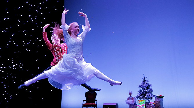 Tanzstudio Radeva im Theater (Foto: Peter Blei)