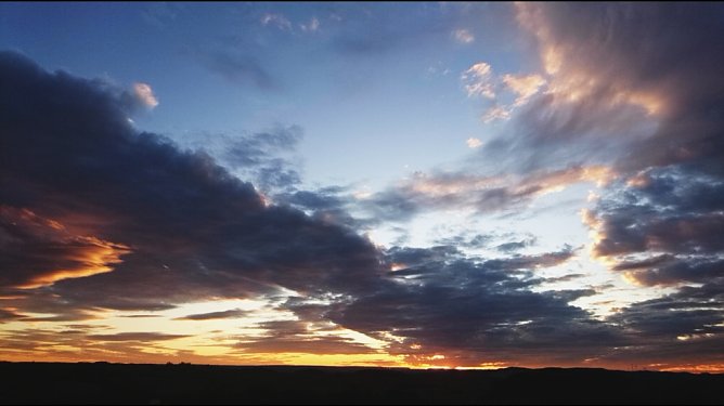 Abendhimmel über Osterode (Foto: Christoph Burkert) Abendhimmel über Osterode (Foto: Christoph Burkert)