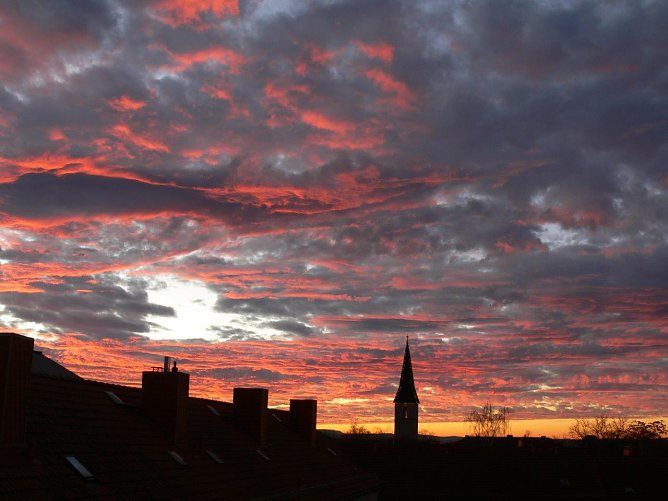 "Brennender" Himmel über Nordhausen (Foto: Michael Müller) "Brennender" Himmel über Nordhausen (Foto: Michael Müller)