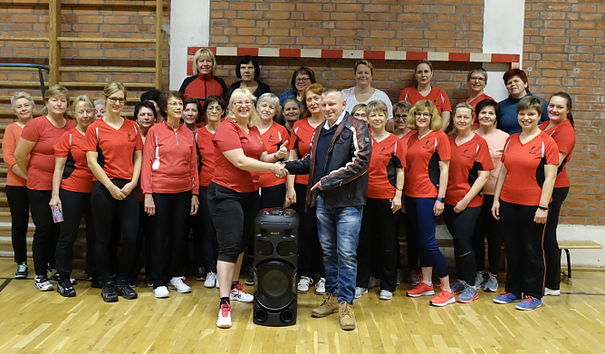 Neue Musikanlage für die SG Blau-Gelb Görsbach (Foto: Diana Kieling) Neue Musikanlage für die SG Blau-Gelb Görsbach (Foto: Diana Kieling)