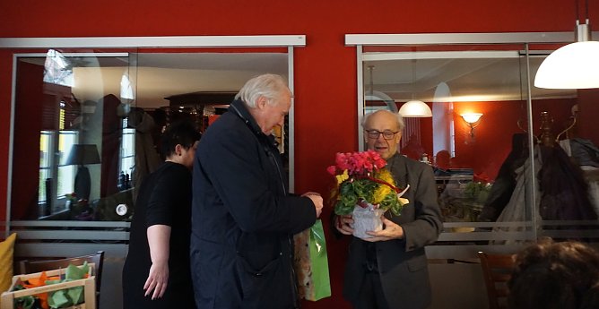 werner urban gratuliert (Foto: Kurt Frank) werner urban gratuliert (Foto: Kurt Frank)