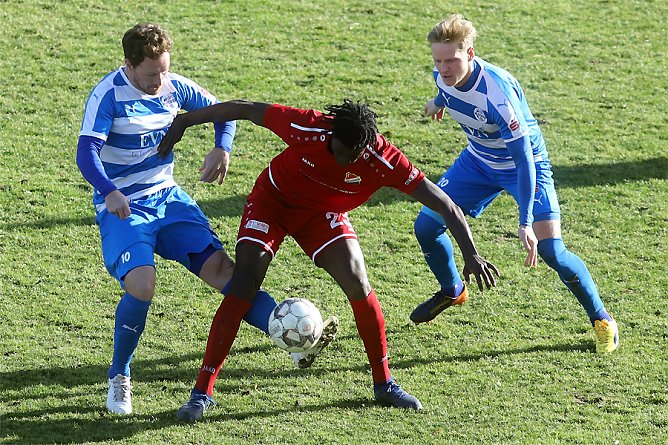 Pfingsten-Reddig (links) mit RL-Comeback gegen Halberstadt (Foto: FSV Wacker 90 Nordhausen)