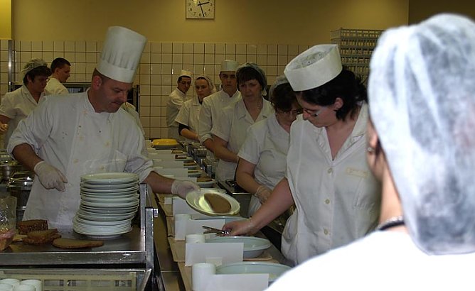 Zubereitung des Abendbrotes (Foto: SHK)