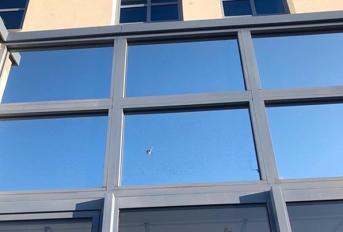 Einschussloch (Foto: O.Zintl) Einschussloch (Foto: O.Zintl)