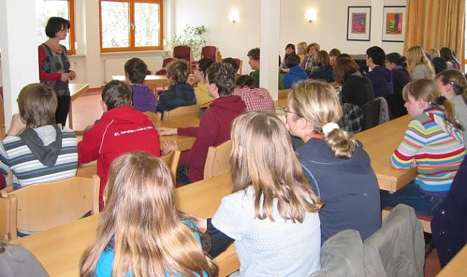 Debattiert (Foto: S. Meyer) Debattiert (Foto: S. Meyer)