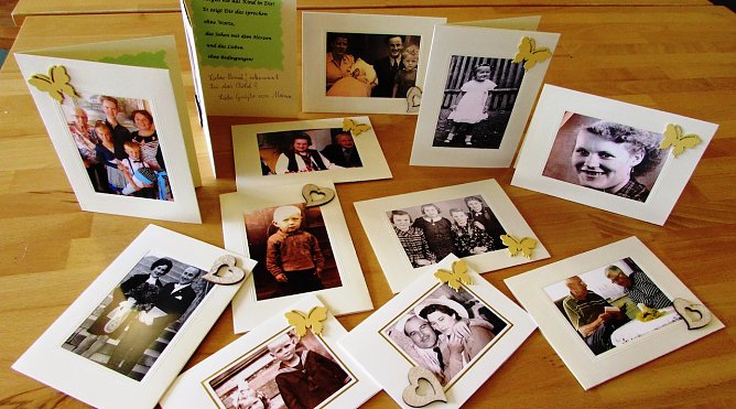 Bewohner des Seniorenzentrums Katharina-von-Bora gestalten und versenden Karten mit Jugendfotos an Angeh&ouml;rige und Freunde (Foto: L.Schubert)