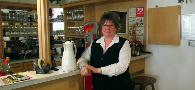 Steffi Spie&szlig; im Gastraum (Foto: Kurt Frank)