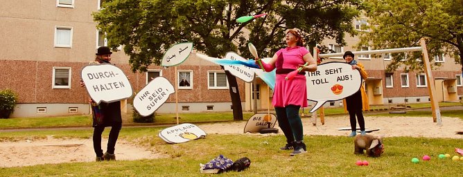 Unter Balkonen - die Caritas, der Zirkus Zappelini und das junge Theater bringen ein wenig Kultur auf die Hinterh&ouml;fe (Foto: agl)