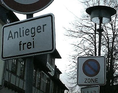 Schilder-Irrsinn (Foto: Thume) Schilder-Irrsinn (Foto: Thume)