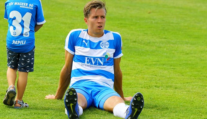 Ein nachdenklicher Christoph Göbel. Wird auch er im Sommer gehen? (Foto: Bernd Peter) Ein nachdenklicher Christoph Göbel. Wird auch er im Sommer gehen? (Foto: Bernd Peter)