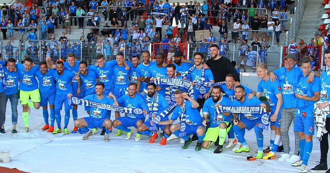 Der letzte große Erfolg des FSV: Thüringer Pokalsieger 2019 (Foto: Bernd Peter) Der letzte große Erfolg des FSV: Thüringer Pokalsieger 2019 (Foto: Bernd Peter)