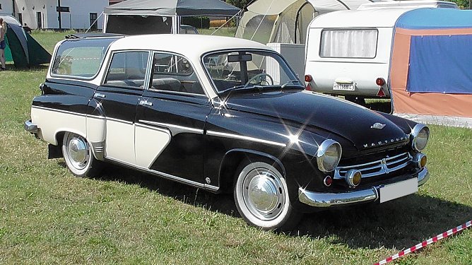 Ein blitzender und blinkender Wartburg 311 (Foto: U.Reinboth)