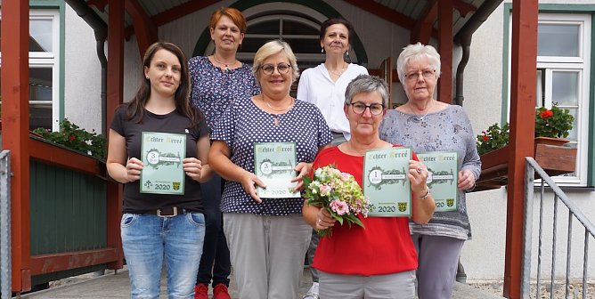 Ramona Schmidt (vorn), Sabrina Sommer, Heike K&ouml;hler, Waltraud Schwolow (mitte), Katrin Sch&ouml;nemann und Christina Zyrus (hinten) wussten am besten bescheid (Foto: S.Schedwill)