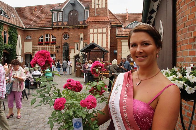 Ihre Hoheit, Rosenk&ouml;nigin Tina I. (Foto: agl)