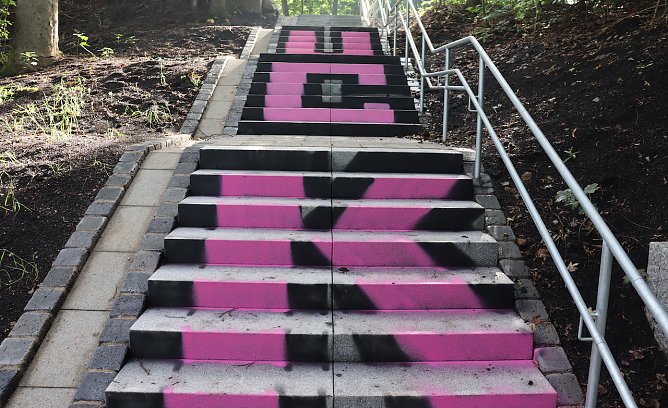  Vandalismus an neuer Gehegetreppe (Foto: &copy;Stadtverwaltung Nordhausen)