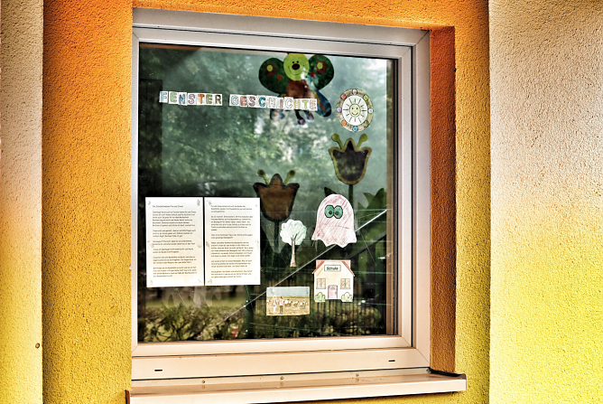 Das Geschichtenfenster am Kindertreff KatzMaus (Foto: Stadtverwaltung Nordhausen) Das Geschichtenfenster am Kindertreff KatzMaus (Foto: Stadtverwaltung Nordhausen)
