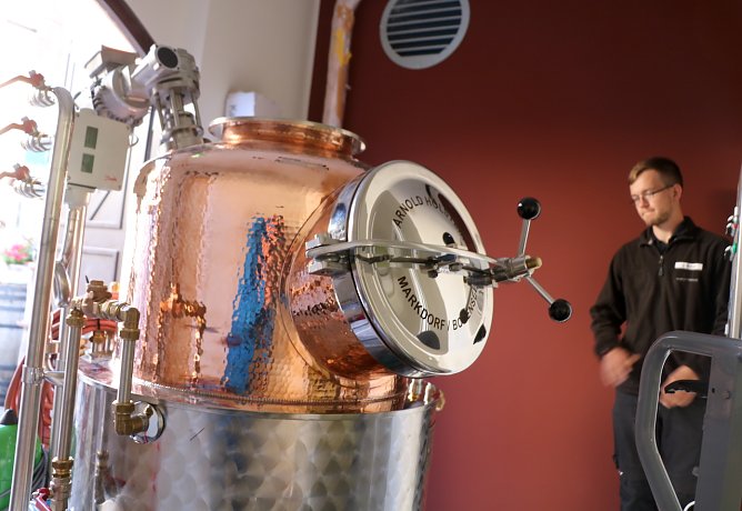 Das ist das Ding! Neue Brenblase für die Gin-Destillation (Foto: T.Müller) Das ist das Ding! Neue Brenblase für die Gin-Destillation (Foto: T.Müller)