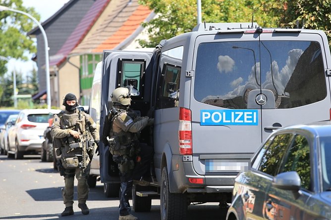 Polizeieinsatz zur Ergreifung bewaffneter Räuber (Foto: S.Dietzel) Polizeieinsatz zur Ergreifung bewaffneter Räuber (Foto: S.Dietzel)