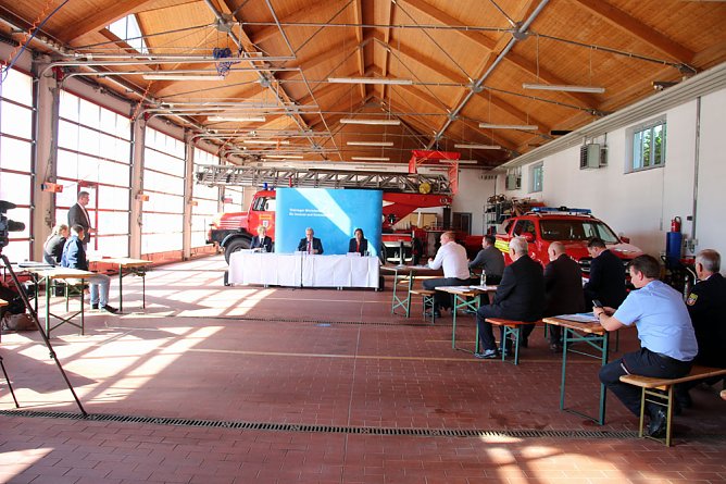 Thüringer Jugend wieder mehr von Feuerwehr begeistert (Foto: Karl-Heinz Herrmann) Thüringer Jugend wieder mehr von Feuerwehr begeistert (Foto: Karl-Heinz Herrmann)