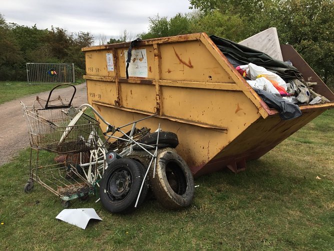 Bei der M&uuml;llsammelaktion an den Bielener Kiesteichen kam jede Menge Unrat zusammen (Foto: F&ouml;rderverein Seen Goldenen Aue)