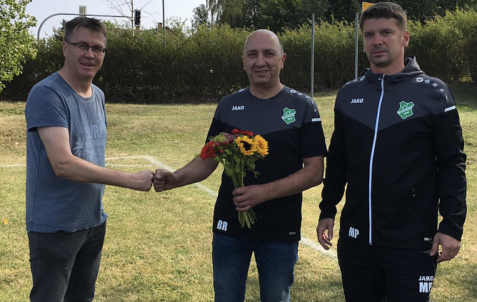 v.l.: Dambor (Vorstand), B. Rosenbusch (Kamin-Studio Rosenbusch), M. Pfeil (Sportl. Leiter) (Foto: SV Kleinfurra)