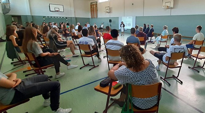 Auftaktveranstaltung für das Berufliche Gymnasium+ (Foto: Karl-Heinz Herrmann) Auftaktveranstaltung für das Berufliche Gymnasium+ (Foto: Karl-Heinz Herrmann)