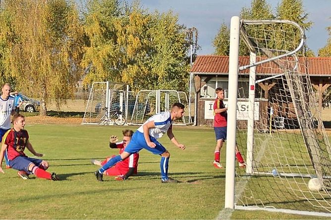 Glückauf Bleicherode stürmt an die Spitze (Foto: Kurt Trost) Glückauf Bleicherode stürmt an die Spitze (Foto: Kurt Trost)