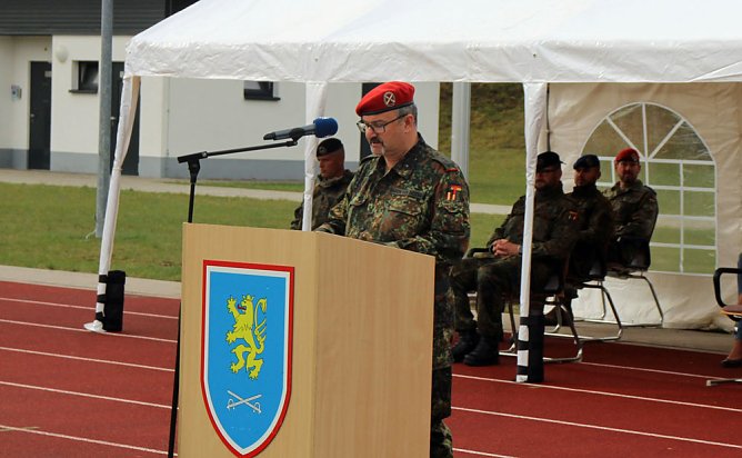 Kürzeste Kommandeurszeit der Bundeswehr (Foto: Karl-Heinz Herrmann) Kürzeste Kommandeurszeit der Bundeswehr (Foto: Karl-Heinz Herrmann)