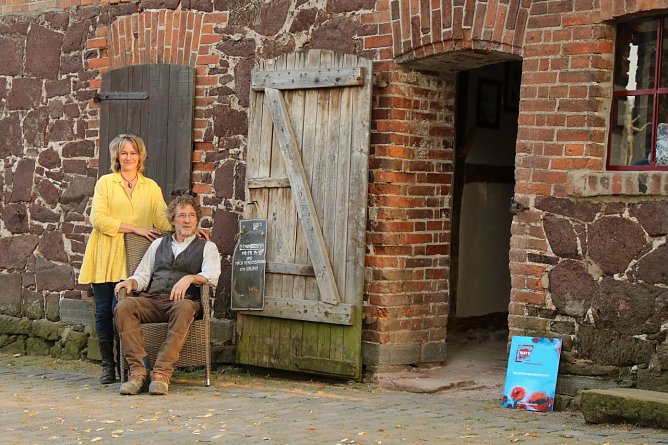 Haben sich einen Traum erf&uuml;llt: Ricarda "Rixi" Fleischer und Lebensgef&auml;hrte Gerhard Knoblauch (Foto: agl)