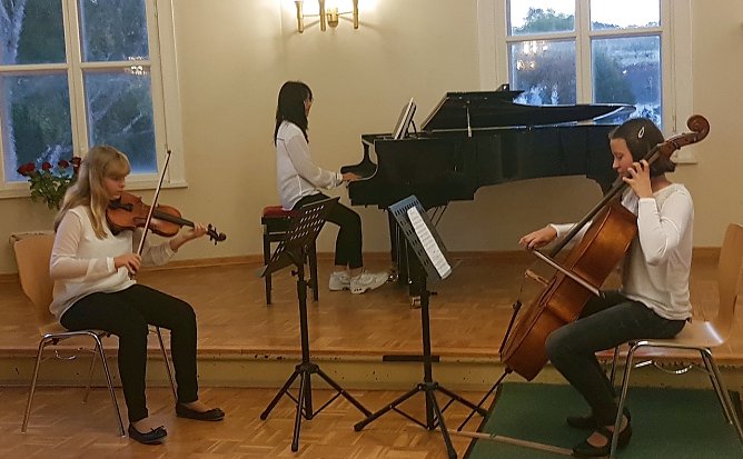 Konzert zu Ludwig van Beethovens Geburtstag (Foto: Kreismusikschule) Konzert zu Ludwig van Beethovens Geburtstag (Foto: Kreismusikschule)