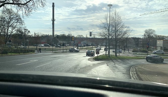 Der Kreuzungsbereich vom Taschenberg aus gesehen (Foto: emw)