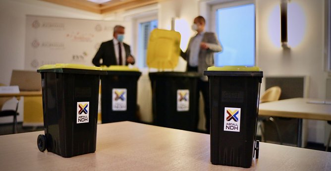 Neue Tonnen braucht das Land - ab M&auml;rz h&auml;lt die "Gelbe Tonne" Einzug im Landkreis (Foto: agl)
