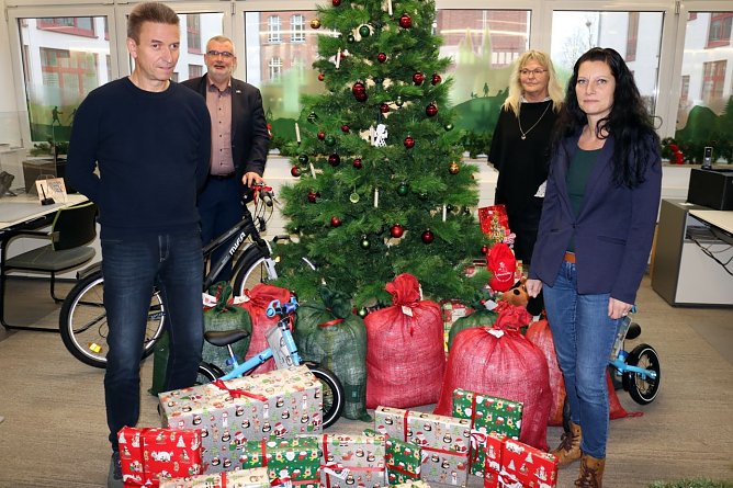 Thomas Teichmann und Kristin Lippoldt von NBV und NBW und Stefan N&uuml;&szlig;le und Roswitha Lindemann (Foto: Pressestelle Landratsamt Nordhausen)