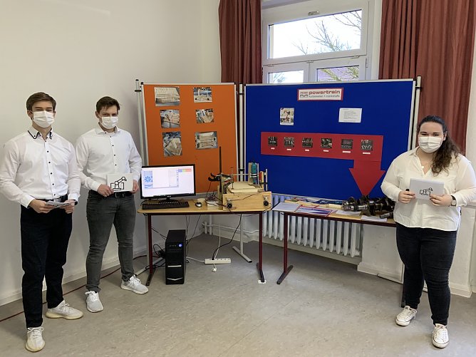 Gymnasiasten des Schiler Gymnasiums hielten Kolloquien ab (Foto: J.Eichhorn) Gymnasiasten des Schiler Gymnasiums hielten Kolloquien ab (Foto: J.Eichhorn)